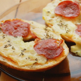 Пицца на батоне