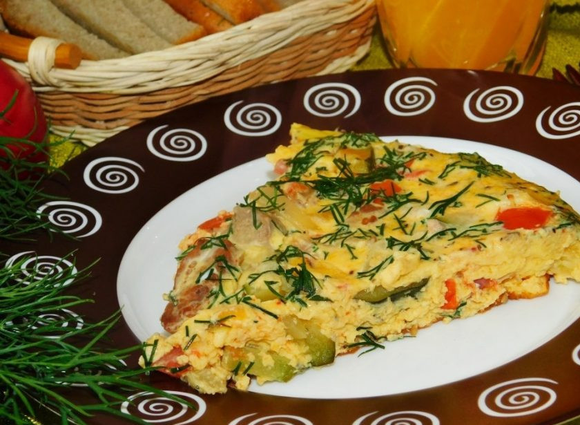 1. Этап. Мясной омлет с кабачками и помидорами: Приятного аппетита!