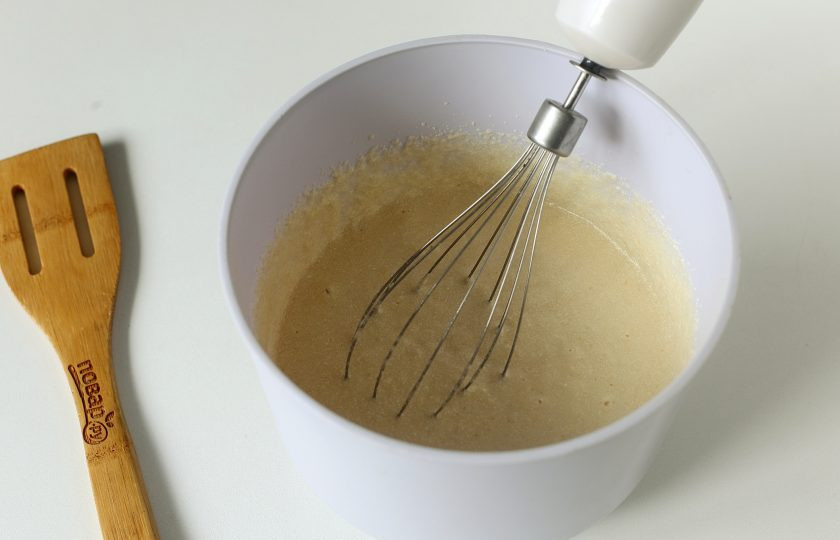 1. Этап. Бабушкин манник на кефире: Перемешайте. Тесто готово.