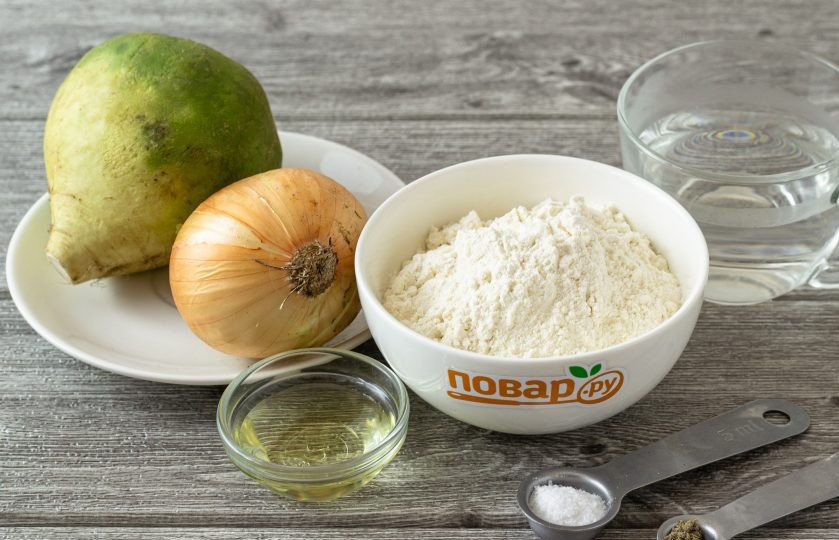 1. Этап. Пельмени с редькой: Подготовьте все ингредиенты.