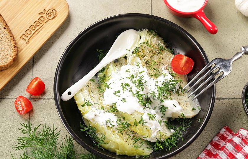 1. Этап. Капуста припущенная: Идеально подойдёт сметана, грибной, сырный или чесночный соус. Приятного аппетита!