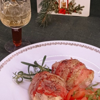 Индейка с томатами и беконом