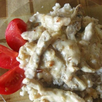 Свинина в сметане на сковороде