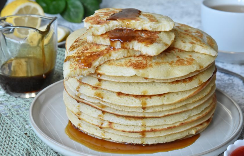 1. Этап. Пышные панкейки рецепт на кефире: Подавайте панкейки с любым сладким топпингом. Приятного аппетита!