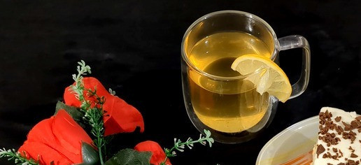 1. Этап. Простейший торт из Савоярди: Заварите черный чай. Добавьте дольки лимона. Приятного аппетита!