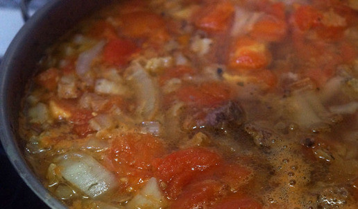 1. Этап. Суп из баранины с помидорами: Вернуть в суп мясо.