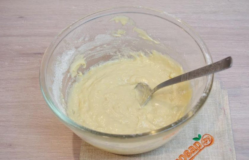 1. Этап. Булочки Синнабон: 4. Затяните миску пленкой и дайте тесту подняться. На это уйдет около 2 часов. Ускорить процесс подъема можно, поставив миску с тестом возле теплой батареи.