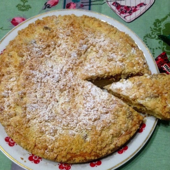 Пирог с вареной сгущенкой и штрейзелем