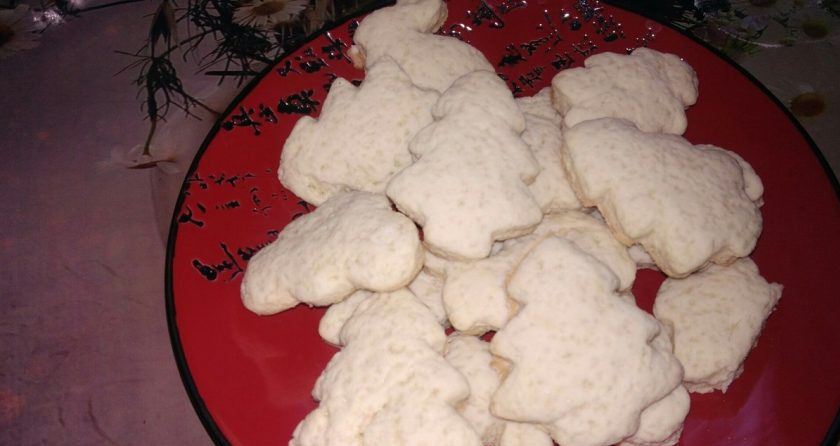 1. Этап. Песочное печенье мягкое: 8. Выпекайте печенье около 15 минут при температуре 180 градусов. Затем дайте немного остыть и снимите с формы на блюдо.