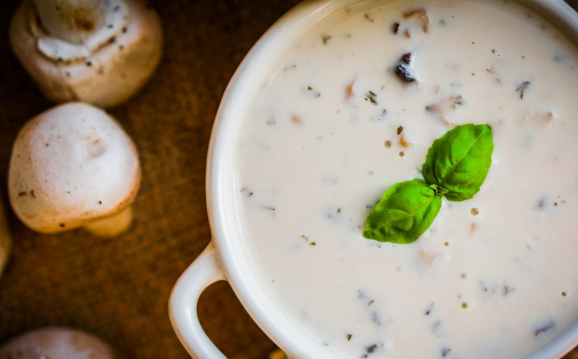 1. Этап. Сырно-грибной суп: 5. Еще раз все вместе прокипятим 5 минут, добавим специи, зелень и подадим к столу!