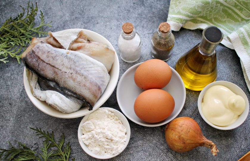 1. Этап. Рубленые рыбные котлеты из минтая: Подготовьте все необходимые ингредиенты для приготовления рубленых рыбных котлет из минтая.