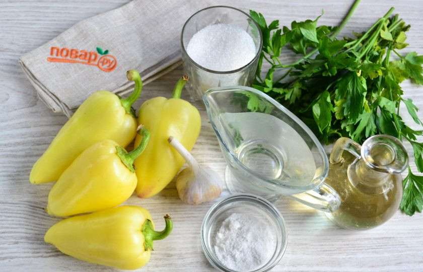 1. Этап. Перец с чесноком и петрушкой на зиму: Подготовьте все необходимые ингредиенты.