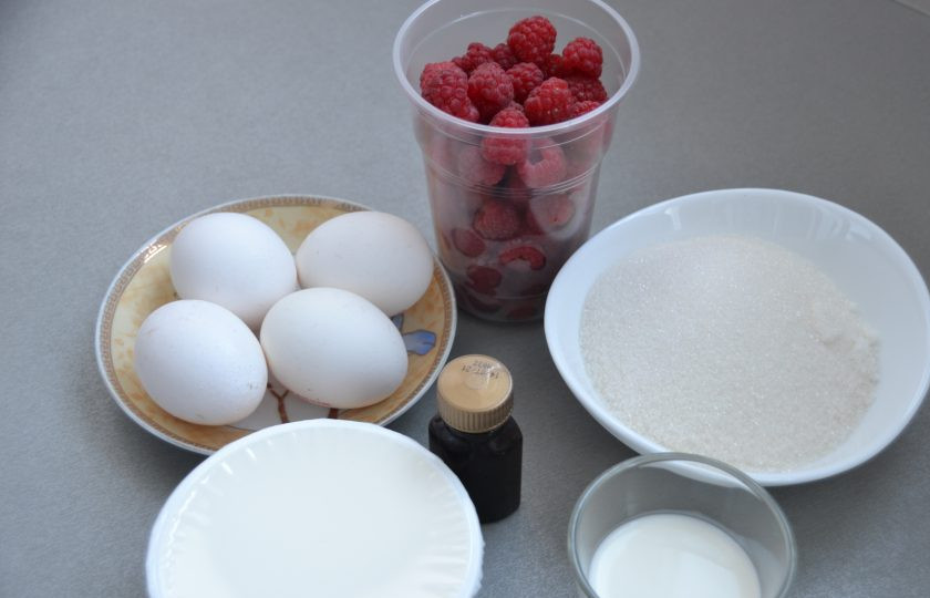 1. Этап. Меренговый рулет с маскарпоне: Подготовьте ингредиенты.