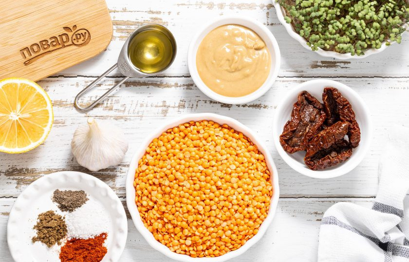 1. Этап. Хумус из красной чечевицы: Подготовьте все ингредиенты.