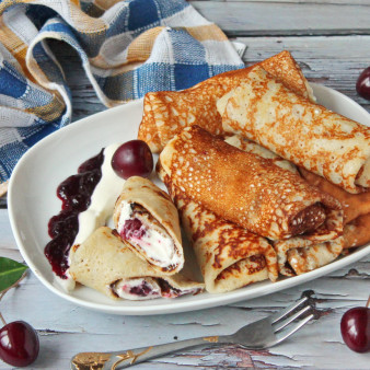 Блинчики с вишней и маскарпоне