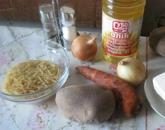 1. Этап. Сырный суп с картошкой: 1. Минимум простых ингредиентов — и на вашем столе появится замечательное и сытное первое блюдо. Такой суп готовится менее, чем за час, отлично смакует и не требует особых кулинарных навыков. Более того: его очень любят даже дети.