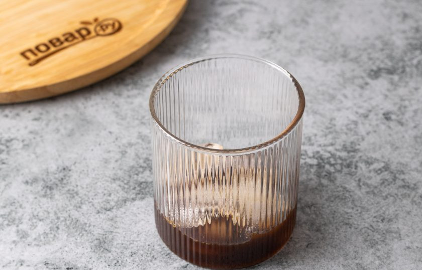 1. Этап. Кофе с колой: Влейте кофе.