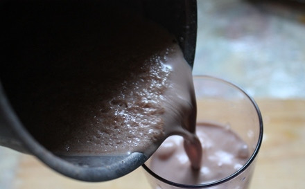 1. Этап. Милкшейк с Нутеллой: 7. Милкшейк с Нутеллой готов. Перед подачей можно дополнительно украсить его при желании. Приятного аппетита!