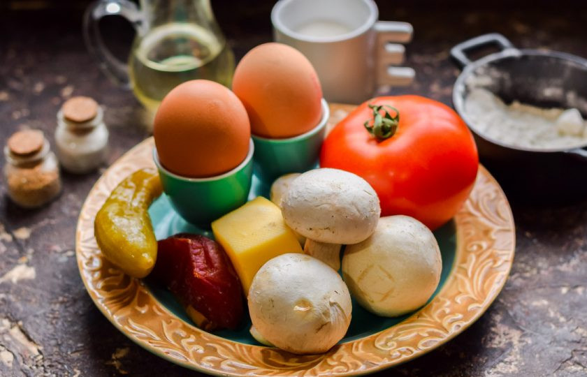 1. Этап. Пицца с грибами на сковороде: Подготовьте ингредиенты.