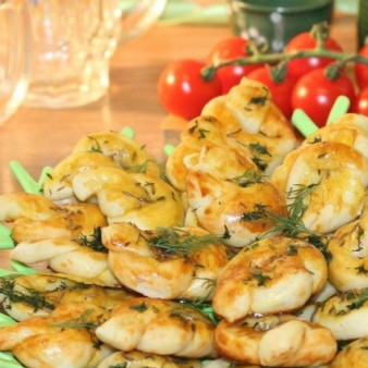 Морские узелки с чесночным маслом