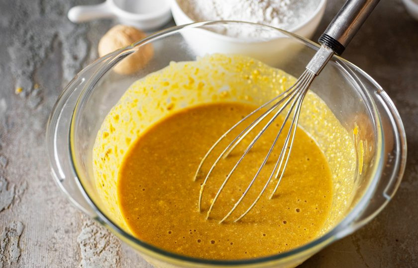 1. Этап. Творожно-тыквенное печенье: Активно все перемешайте венчиком, можно еще раз запустить погружной блендер.