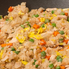 Рис с курицей на сковороде