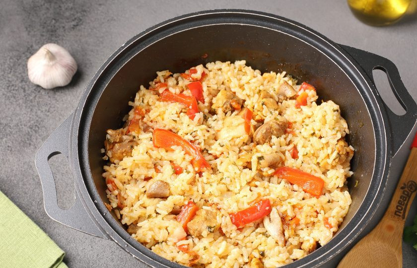 1. Этап. Ближневосточный плов с курицей и помидорами: Ближневосточный плов с курицей и помидорами готов.