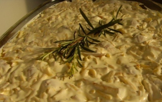 1. Этап. Мясо по-французски в духовке: Все посыпать сыром и залить майонезом.