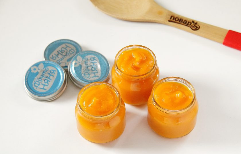 1. Этап. Пюре из тыквы Фрутоняня: Прокипятите баночки и крышки и разложите готовое пюре. Таким образом можно запастись таким пюре впрок, используя морозилку или использовать сразу после приготовления.