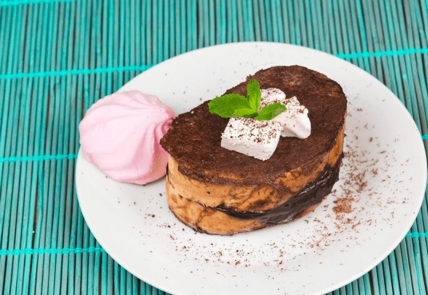 1. Этап. Шоколадные тосты: 6. В конце приготовления добавьте зефир. Украсьте мятой. Приятного аппетита!