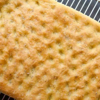 Итальянская фокачча с розмарином