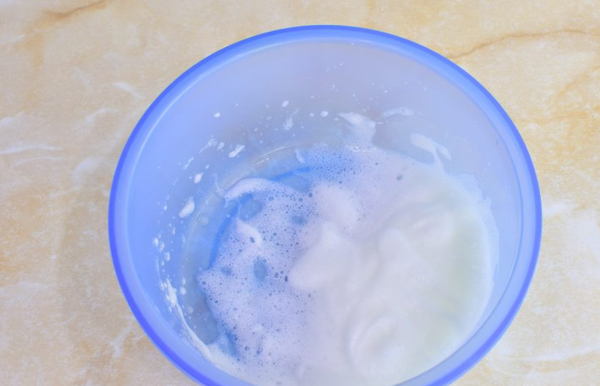 1. Этап. Блины на сливках: Белки взбейте в пену.