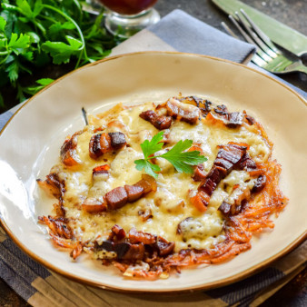 Хашбраун с беконом и сыром