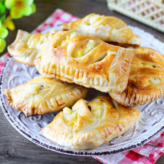 Пирожки с творогом в духовке