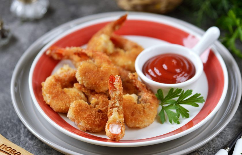 1. Этап. Креветки в панировке на сковороде: Креветки получаются сочными внутри, с очень вкусной хрустящей панировкой.