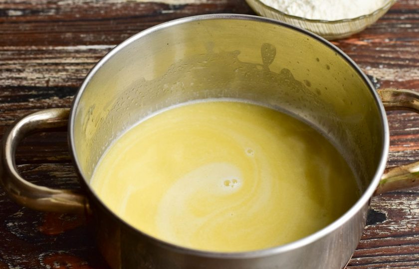 1. Этап. Профитроли с банановым кремом: На слабом огне все растопите.