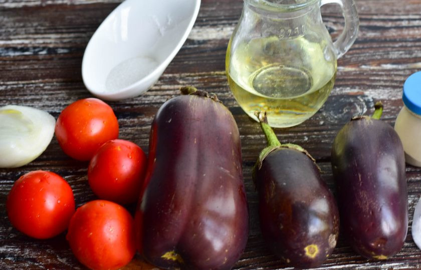 1. Этап. Овощное рагу без уксуса на зиму: Подготовьте ингредиенты.