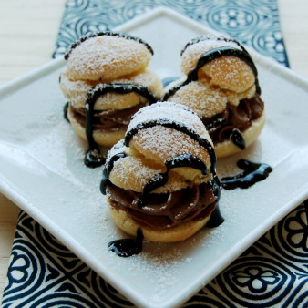 Профитроли с ромовой начинкой