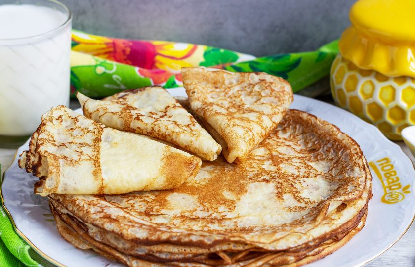 1. Этап. Каравайцы: А можно и начинить. Если начинка будет не сладкой, то в тесто достаточно добавить 1 ст.л. сахара.