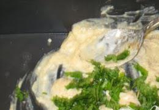 1. Этап. Куриный Кабоб: Добавить нарезанный кориандр к маринаду.