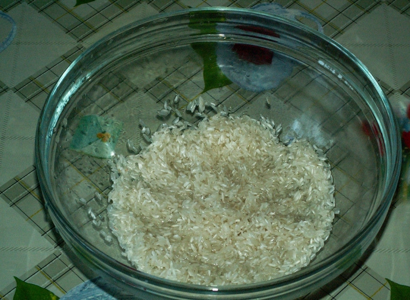 1. Этап. Рис с грибами и овощами: Рис промойте хорошо пару раз. Затем отварите его до готовности.