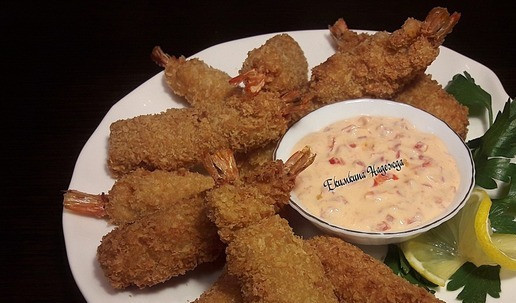 1. Этап. Тигровые креветки в темпуре и фритюре: Возьмите креветку за хвостик, окуните в соус! Кушайте и наслаждайтесь!