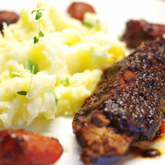 Говядина в смородиновом маринаде