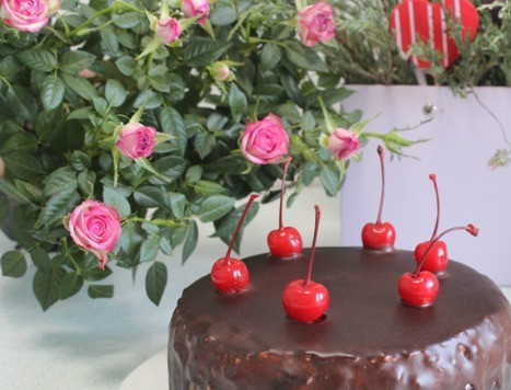 1. Этап. Шоколадный торт Для тебя: Украсить по своему желанию и убрать на ночь в холодильник