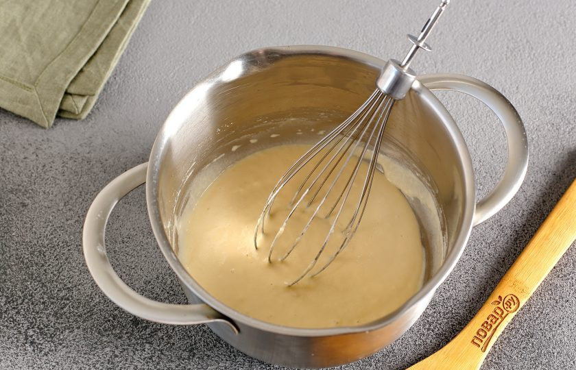 1. Этап. Наливной пирог: Снова все перемешайте до однородного состояния. Тесто готово.