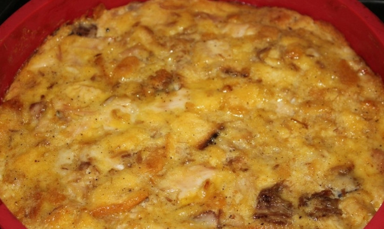 1. Этап. Запеканка с мясом: Готовим запеканку в духовке до золотистой корочки. Температура должна быть в районе 200 градусов.