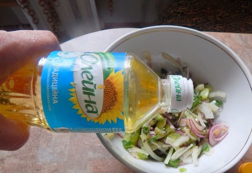 1. Этап. Блины с сальсой из киви: Заправить смесь маслом ТМ