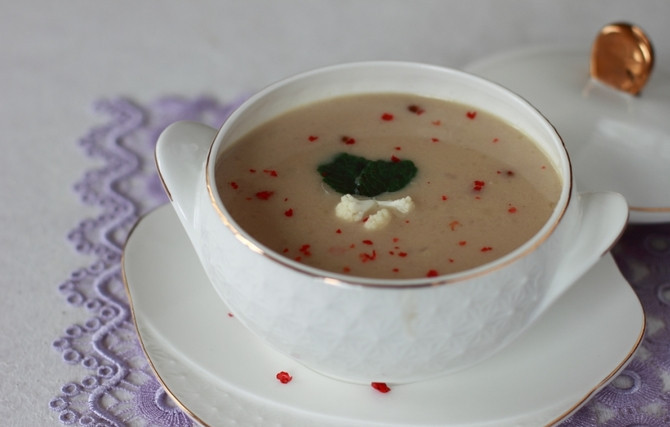 1. Этап. Белый борщ: Готово! Суп украсьте зеленью, сметана по желанию. Приятного аппетита!