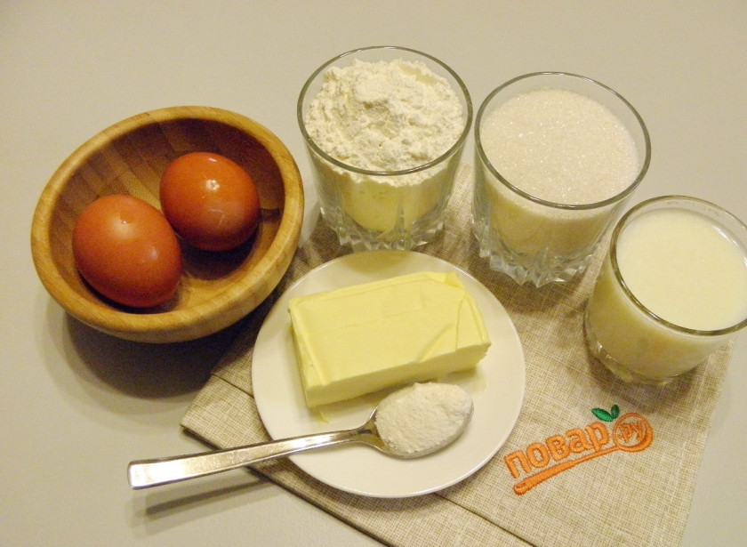 1. Этап. Коржики классические: Подготовьте продукты. Масло должно быть комнатной температуры. Но лучше использовать холодное, чем совсем растаявшее.