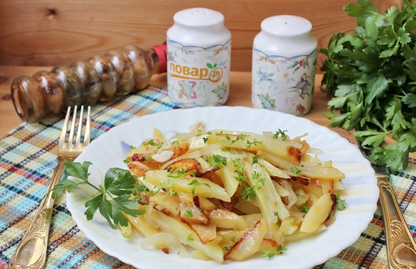 1. Этап. Картошка жареная с луком и чесноком: Жареная картошка с луком и чесноком готова. Можно подавать к столу.